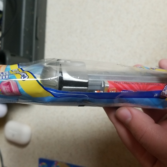 STAR WARS "The Mandalorian" Pez Dispenser - Picture 3 of 4